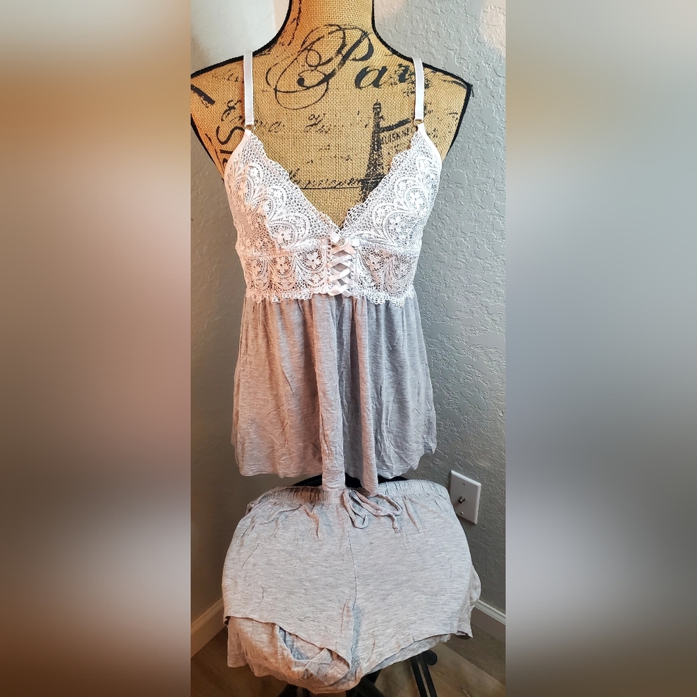 Daisy Fuentes Gray and White Lace Sleepwear Set
